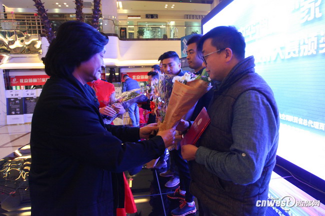 获奖MILAN米兰体育·(中国)官方网站师颁发证书 获奖MILAN米兰体育·(中国)官方网站师颁发证书